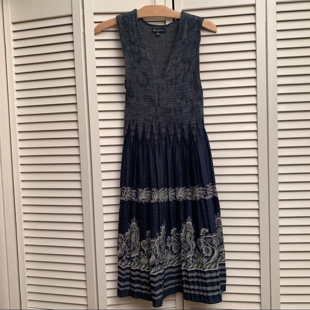 Sleeveless dress